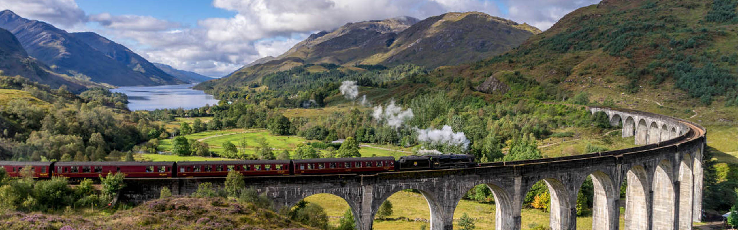 A train going over Glenfinnan Viaduct